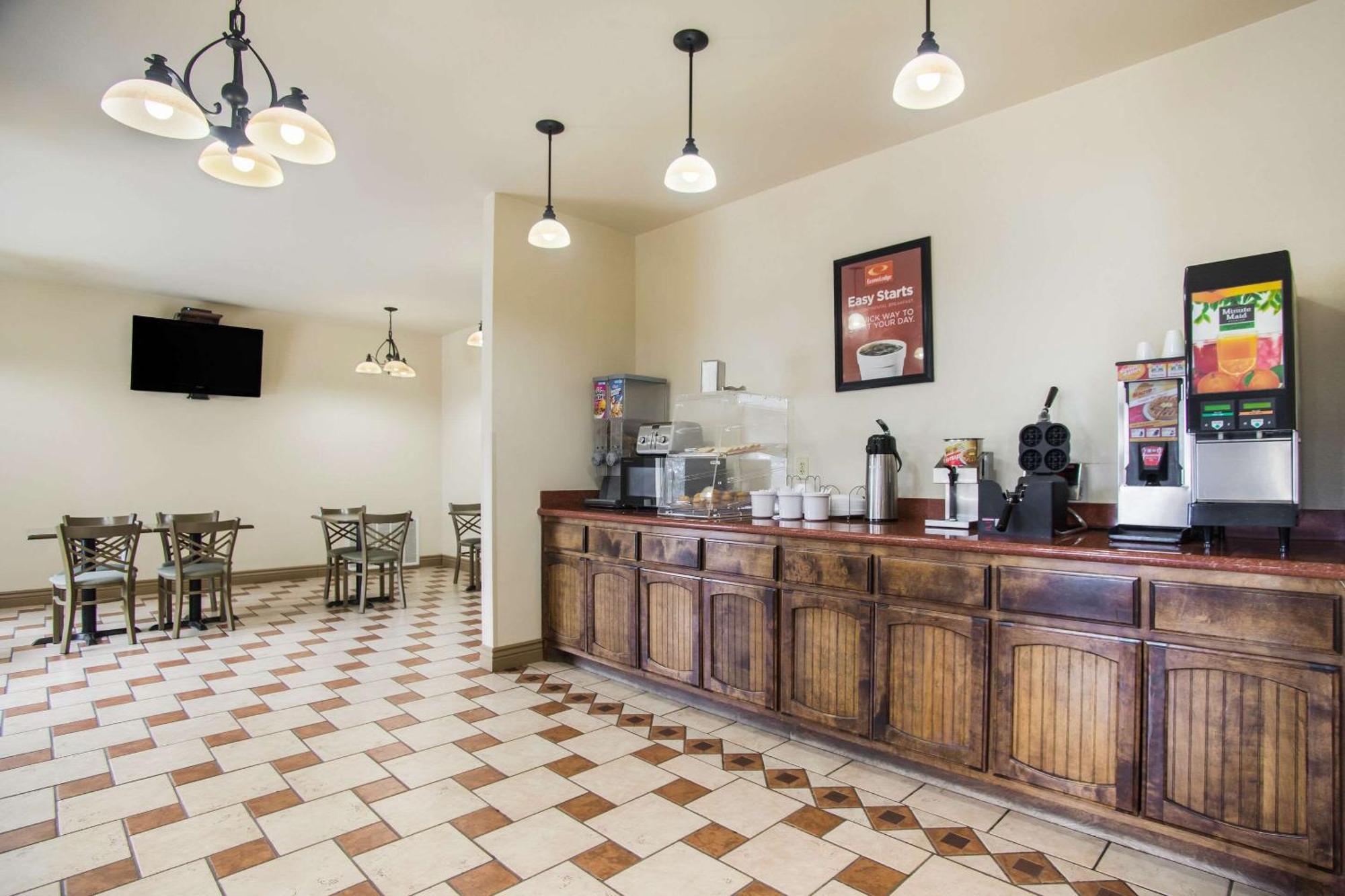 Econo Lodge Anderson Bagian luar foto