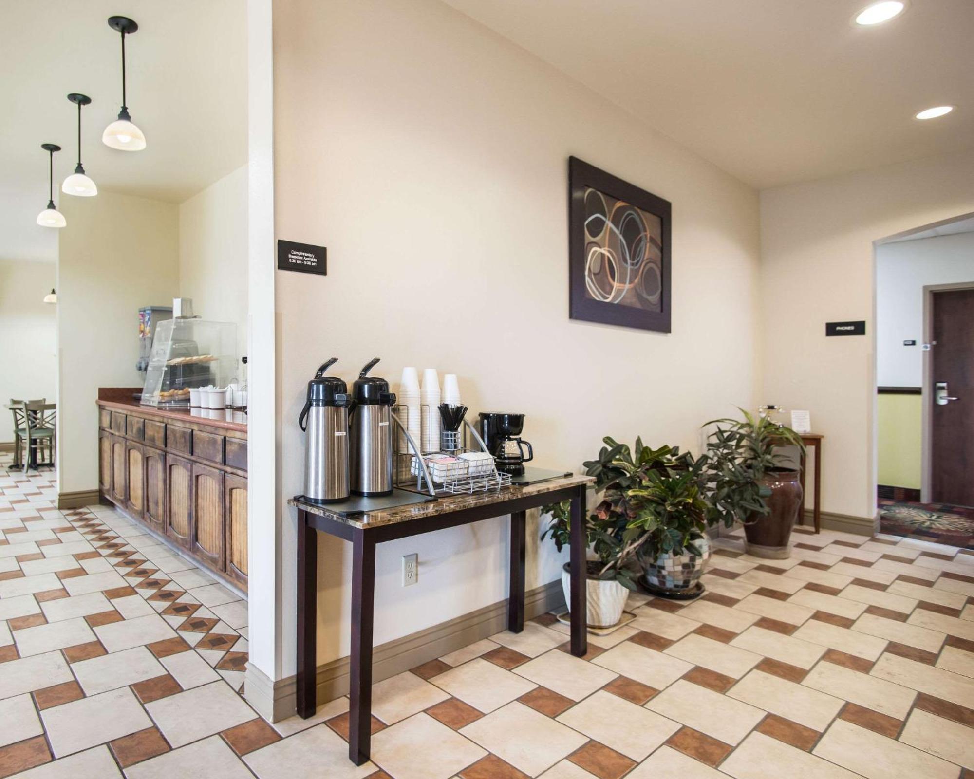 Econo Lodge Anderson Bagian luar foto