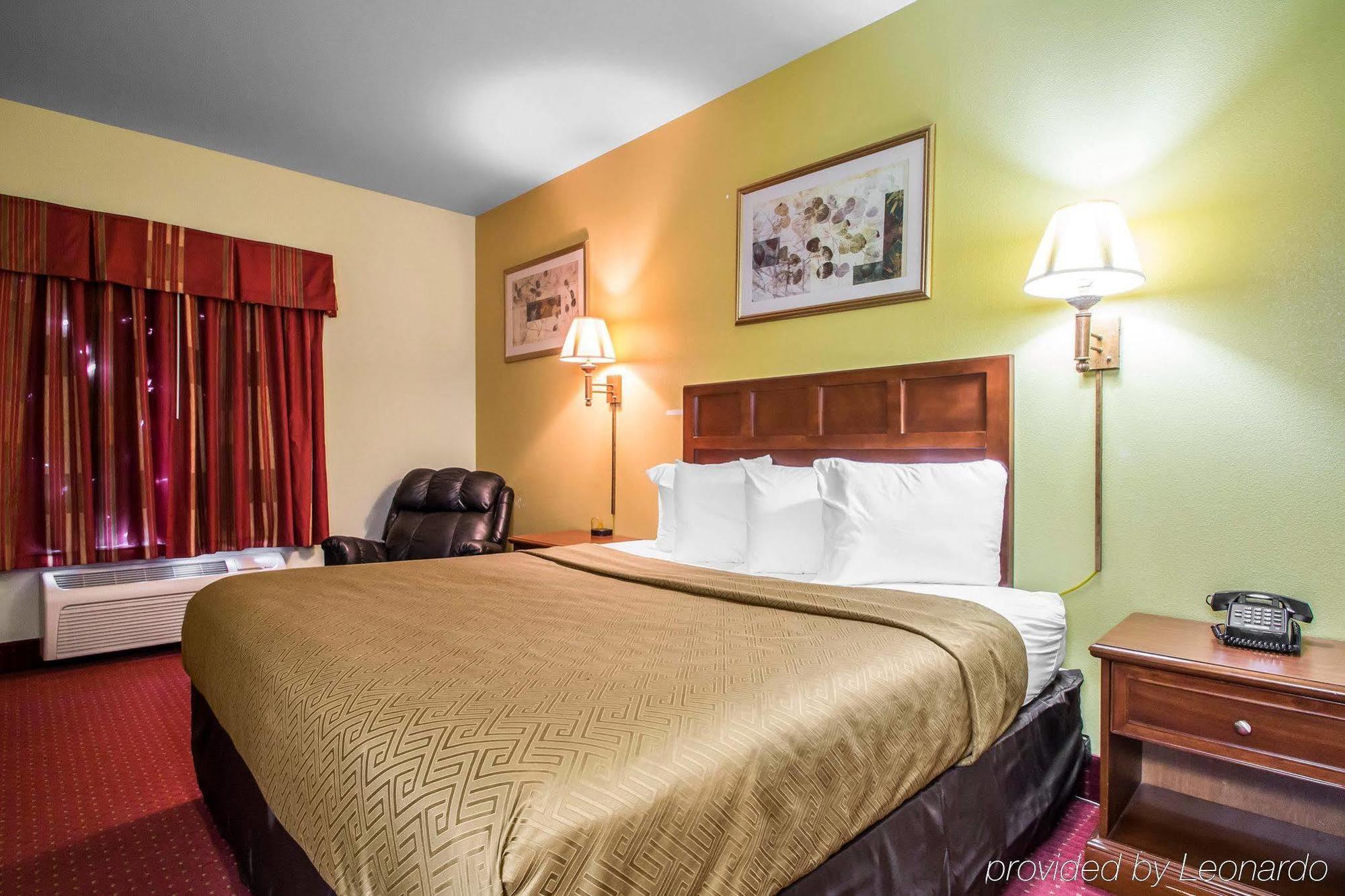 Econo Lodge Anderson Bagian luar foto